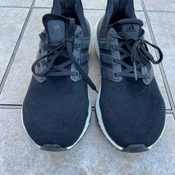 Adidas ultraboost 21 black / white sz 9 FY0402